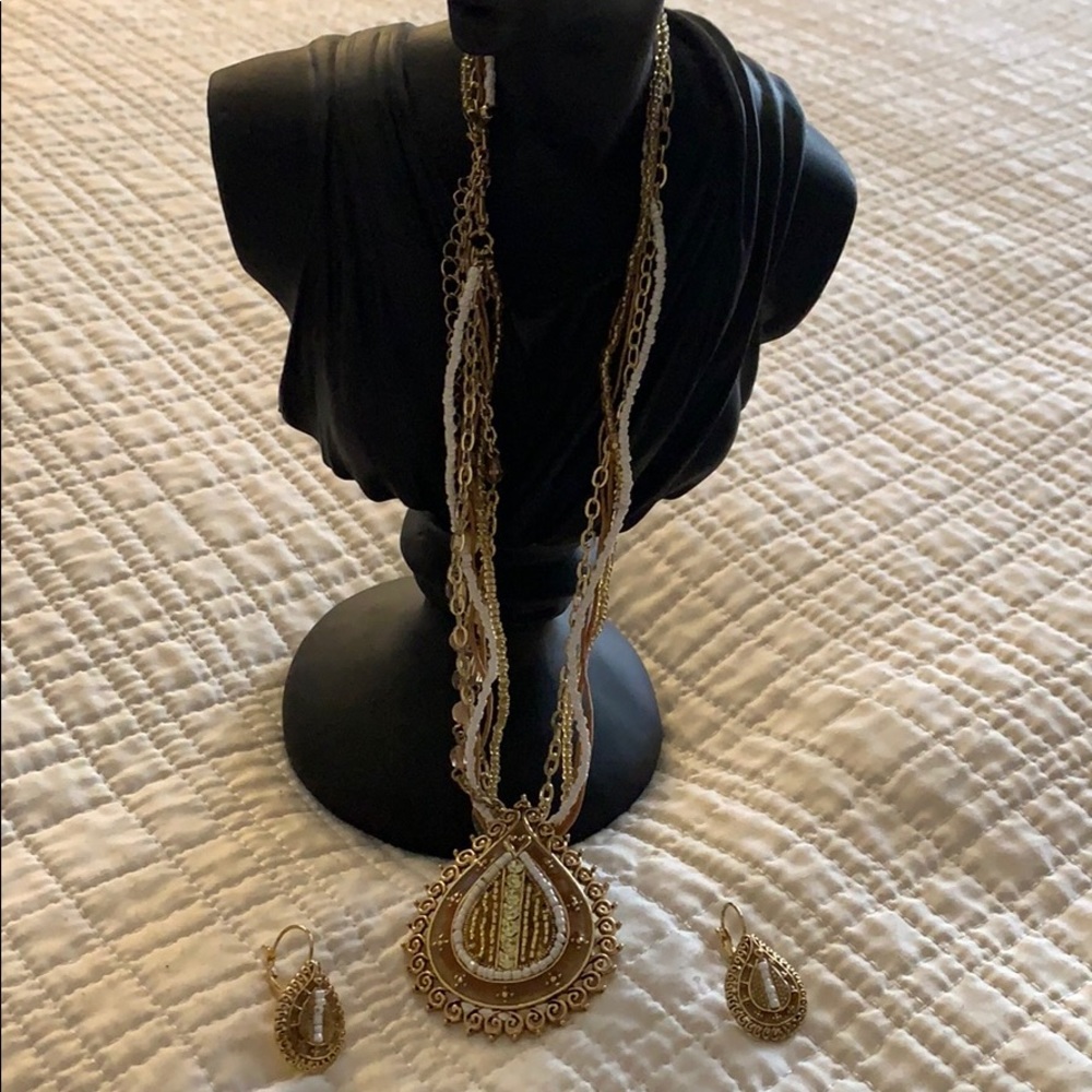 Necklace and earring set